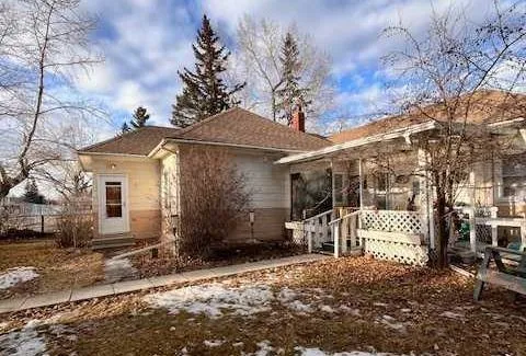 220 First E Street, Cochrane