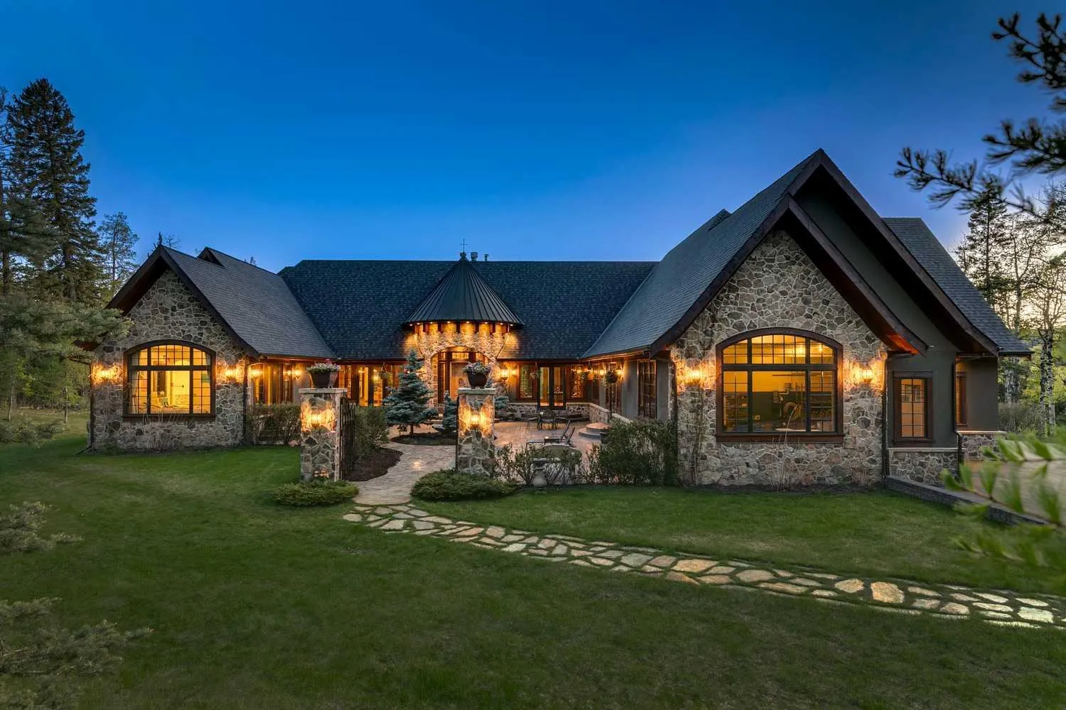 290226 316 W Street, Foothills County
