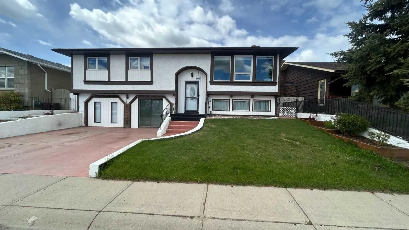 911 12 Se Street, High River