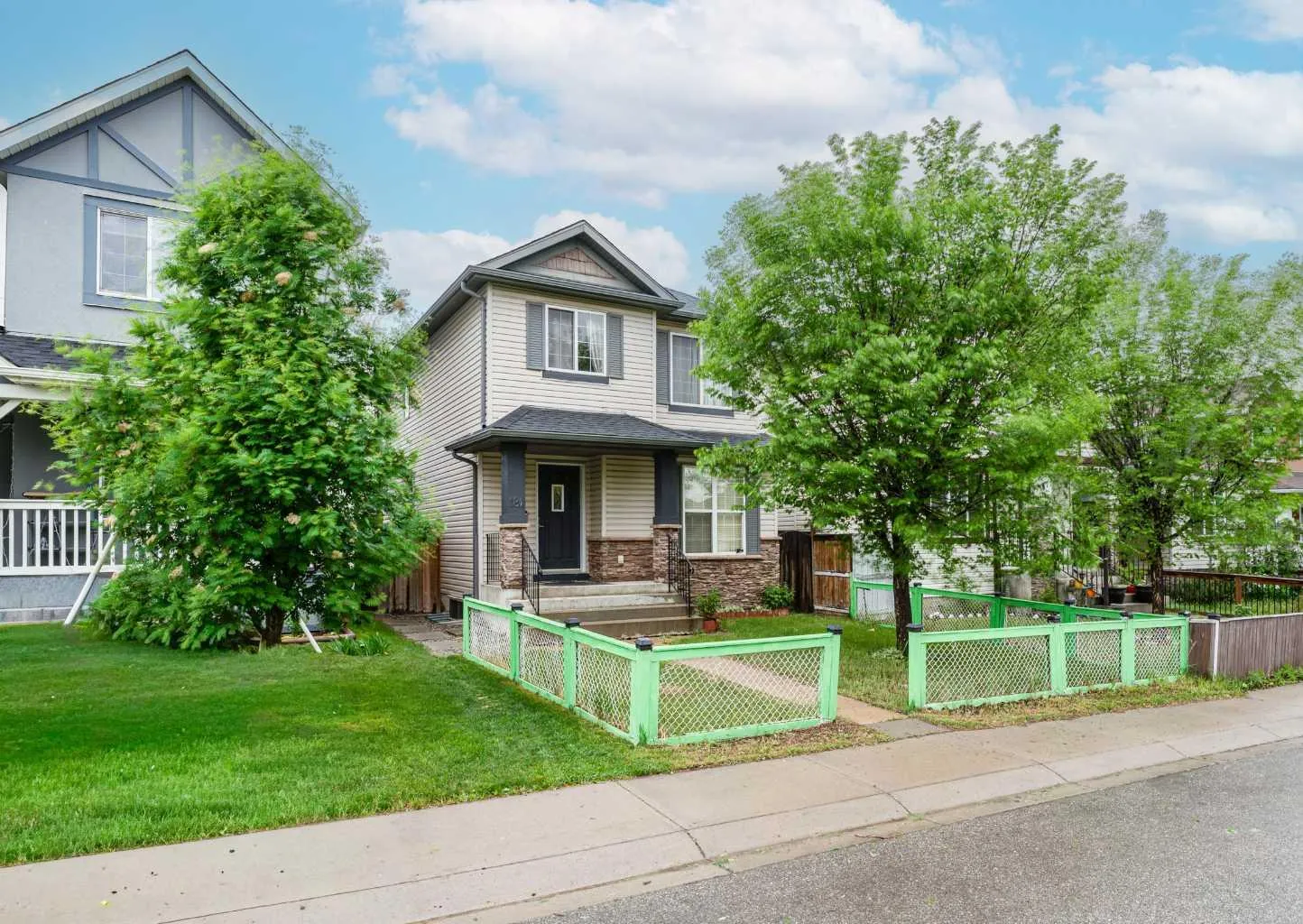 181 Saddlebrook Ne Way, Calgary