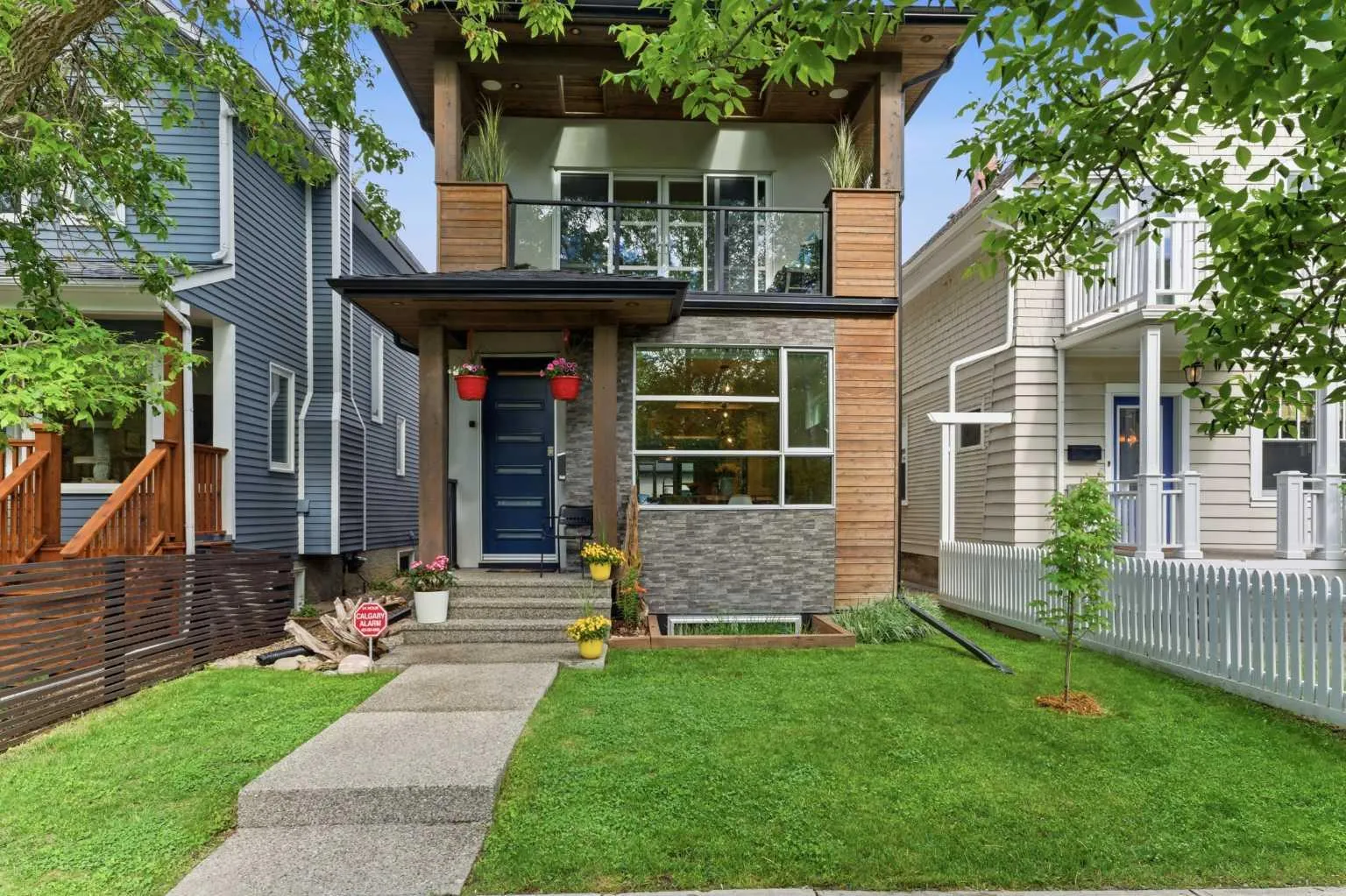 438 13 Nw Street, Calgary