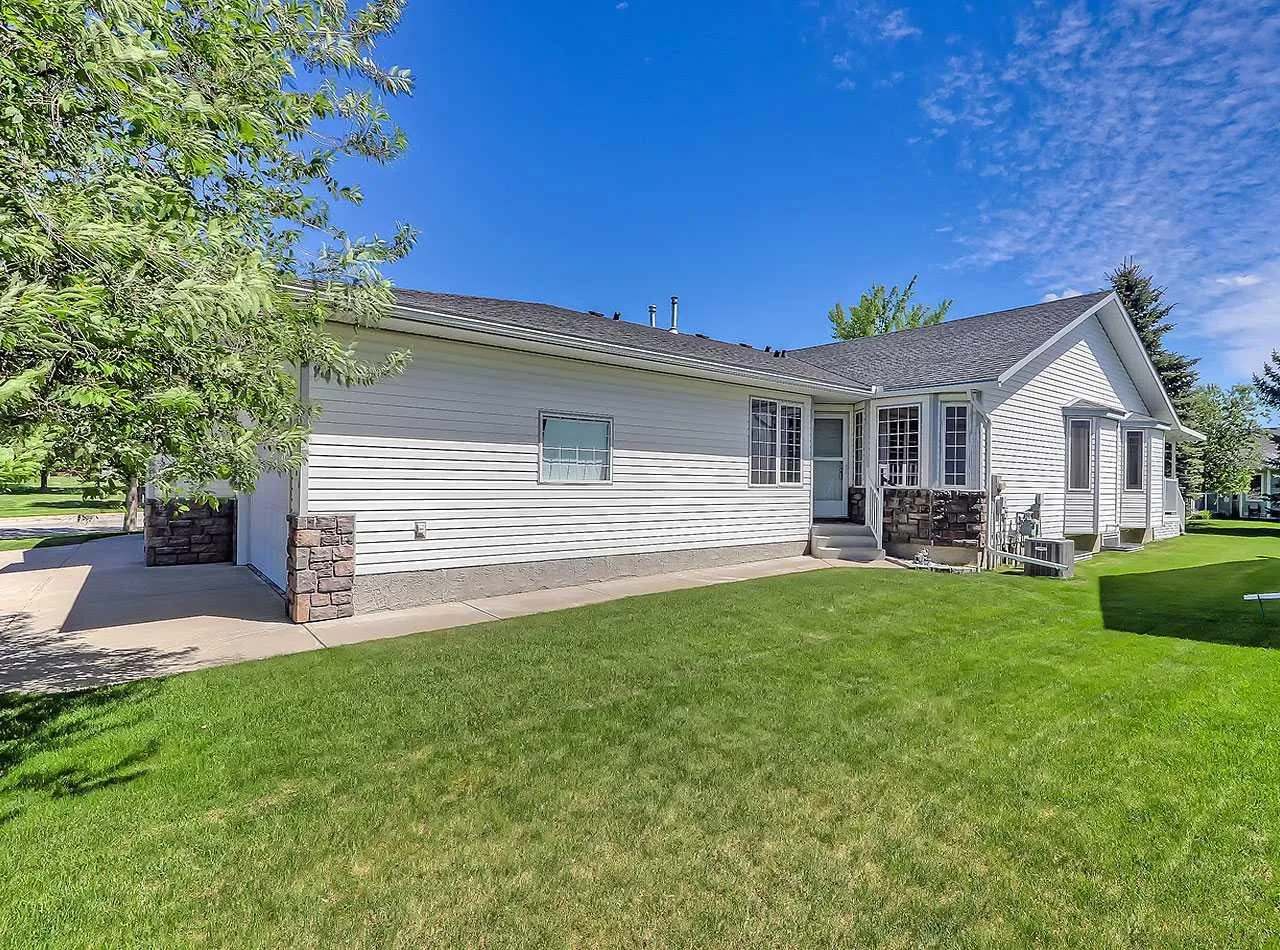 104 Riverside Nw Place, High River