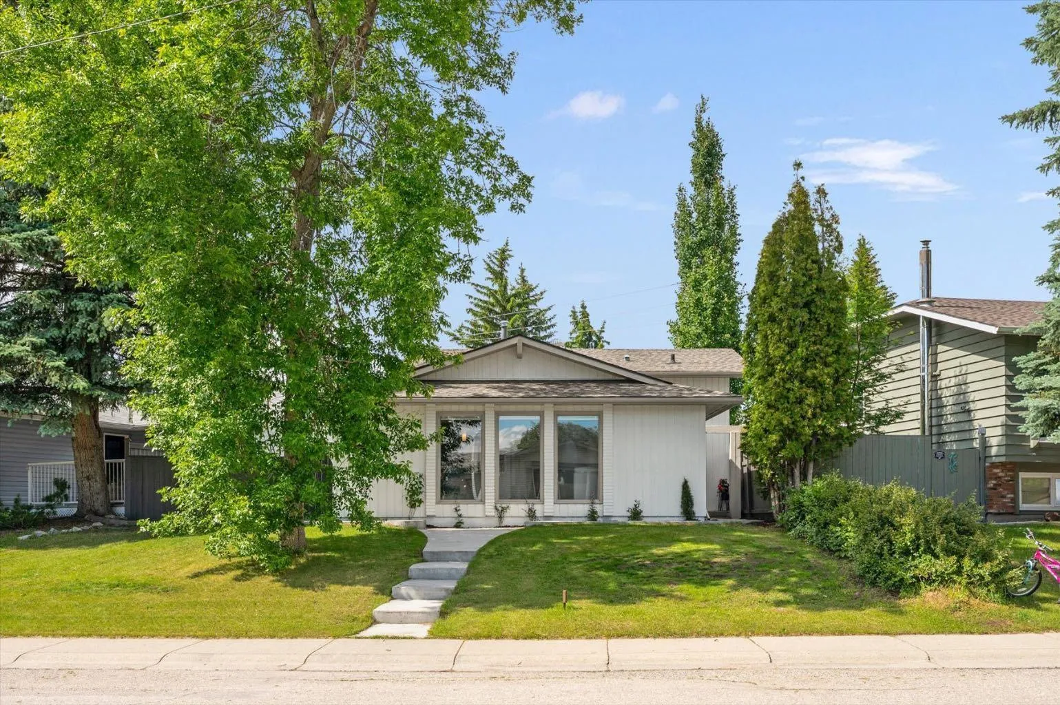 24 Midglen Se Drive, Calgary