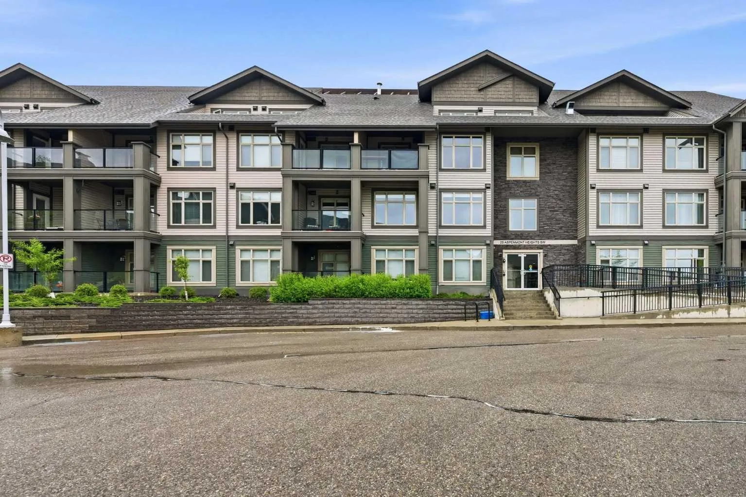 25 Aspenmont Sw Heights Unit 306, Calgary