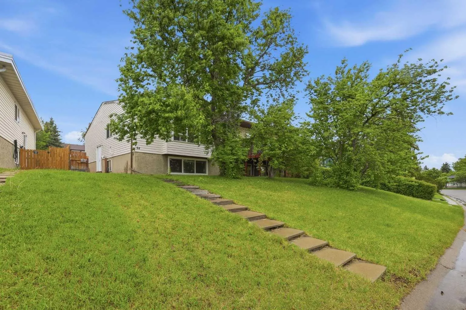 84 Ranchero Nw Rise, Calgary