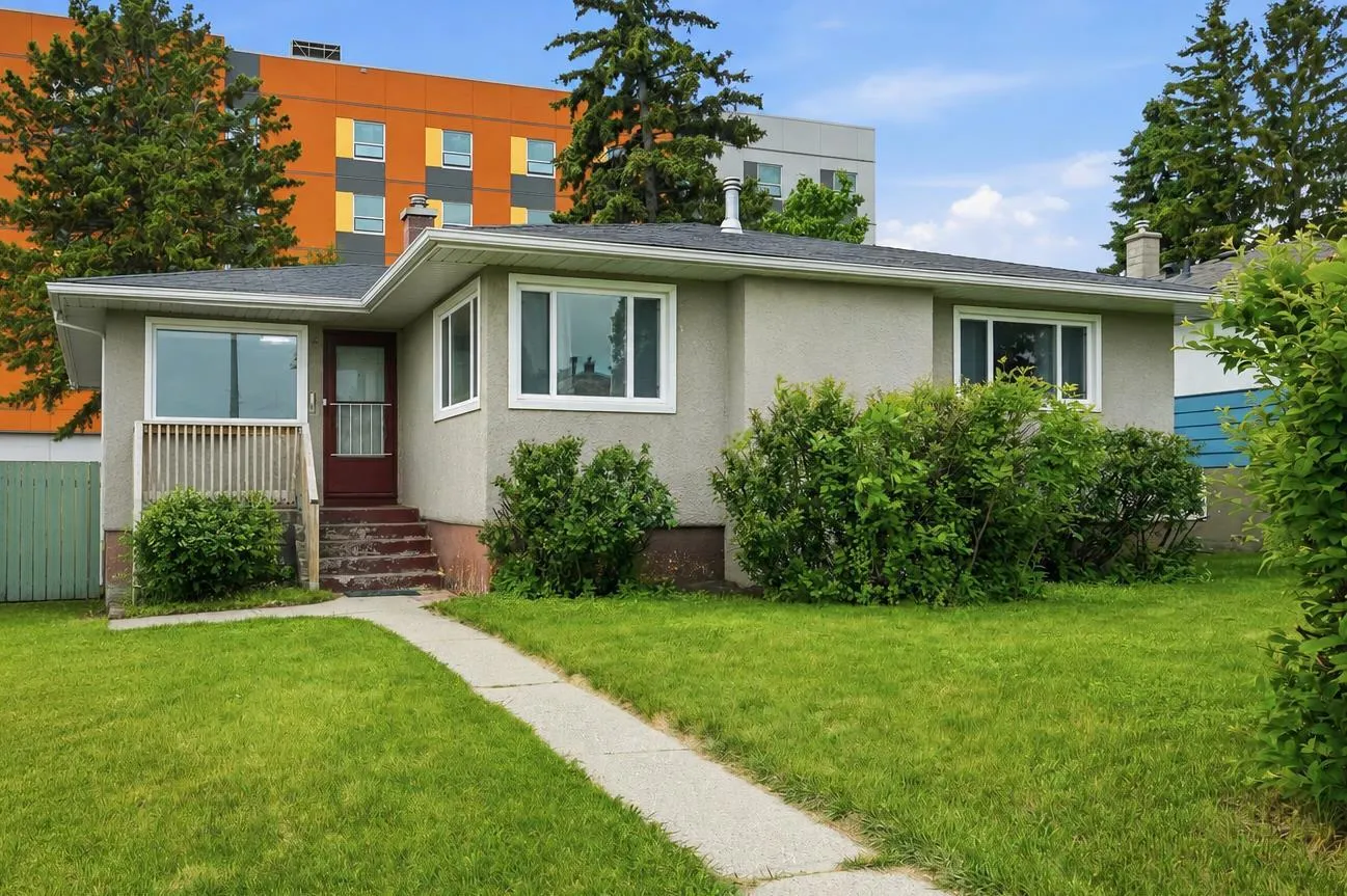 111 42 Ne Avenue, Calgary