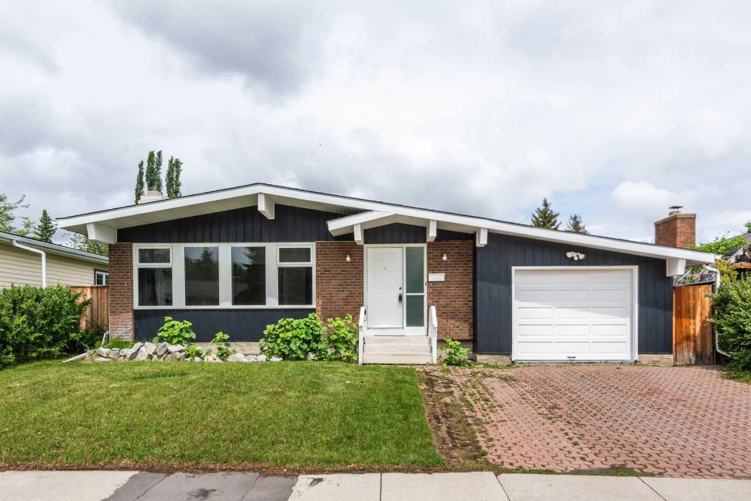 660 Queen Charlotte Se Drive, Calgary