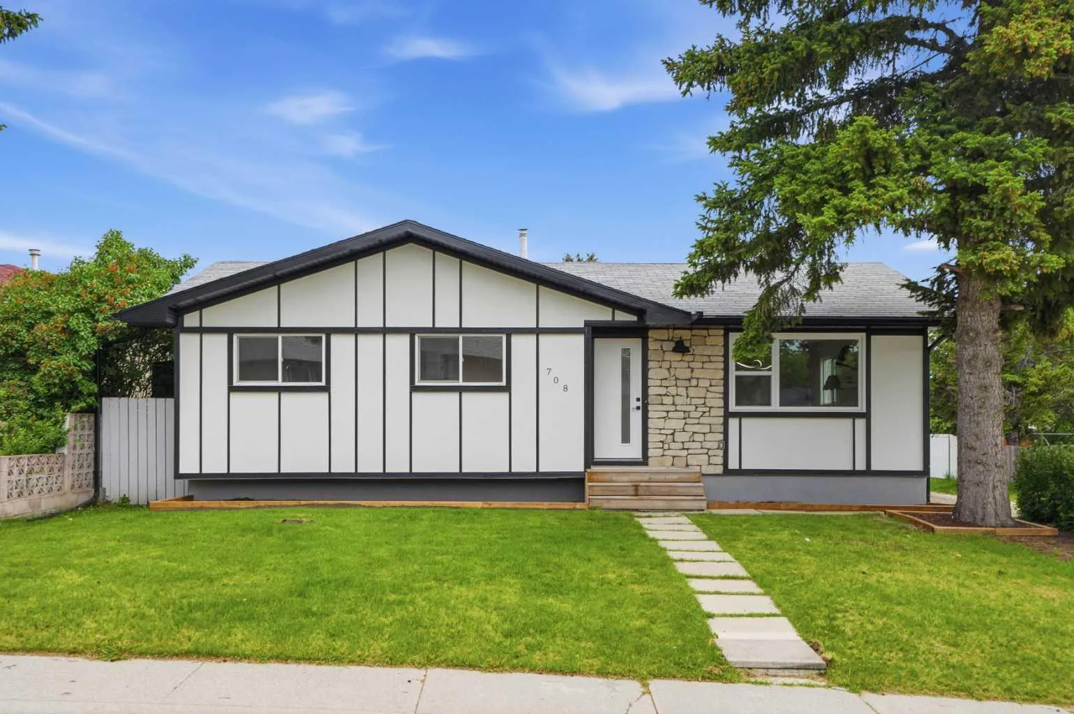 708 Sacramento Sw Place, Calgary