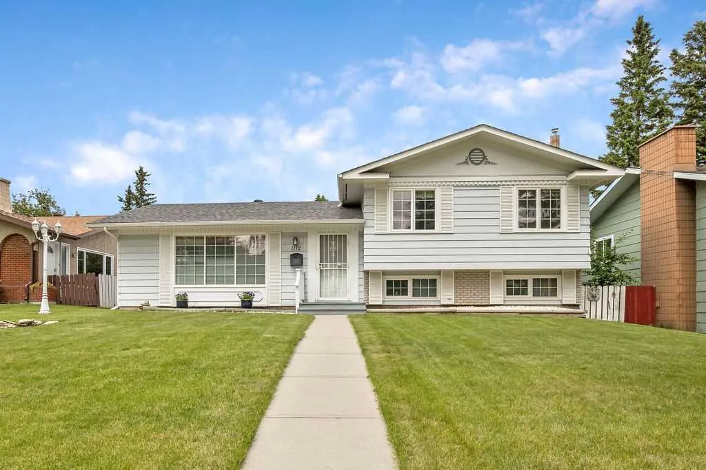 1112 Lake Sylvan Se Place, Calgary