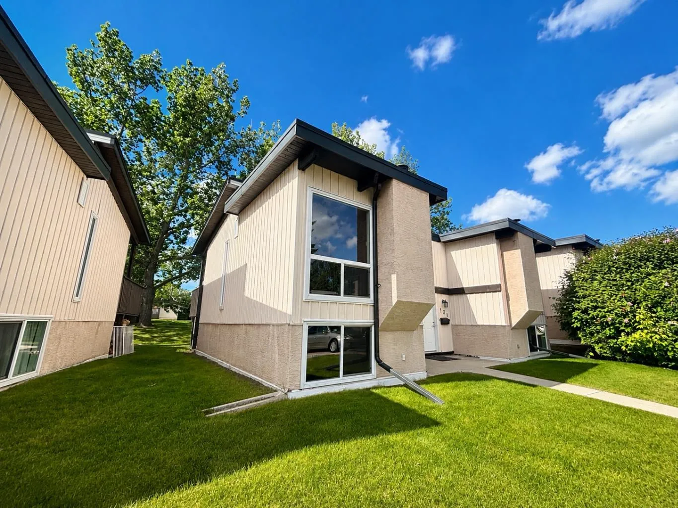 129 Oaktree Sw Lane, Calgary