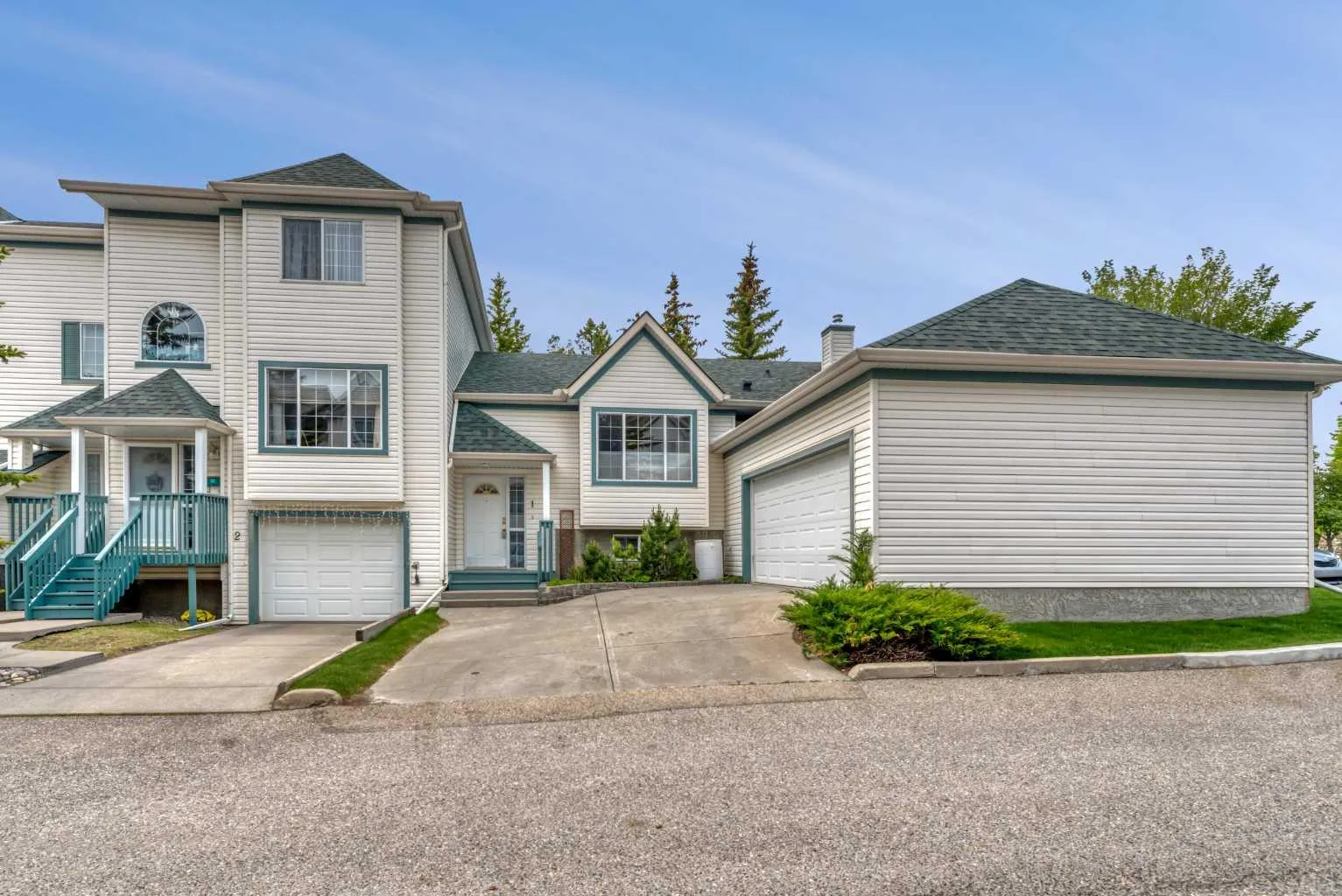 15 Rocky Ridge Nw Gate Unit 1, Calgary