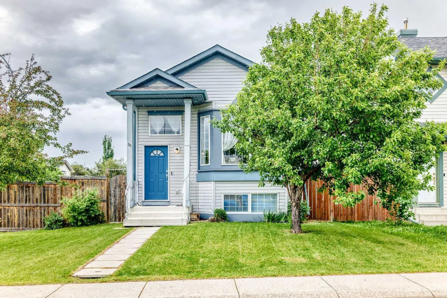 98 Country Hills Nw Heights, Calgary