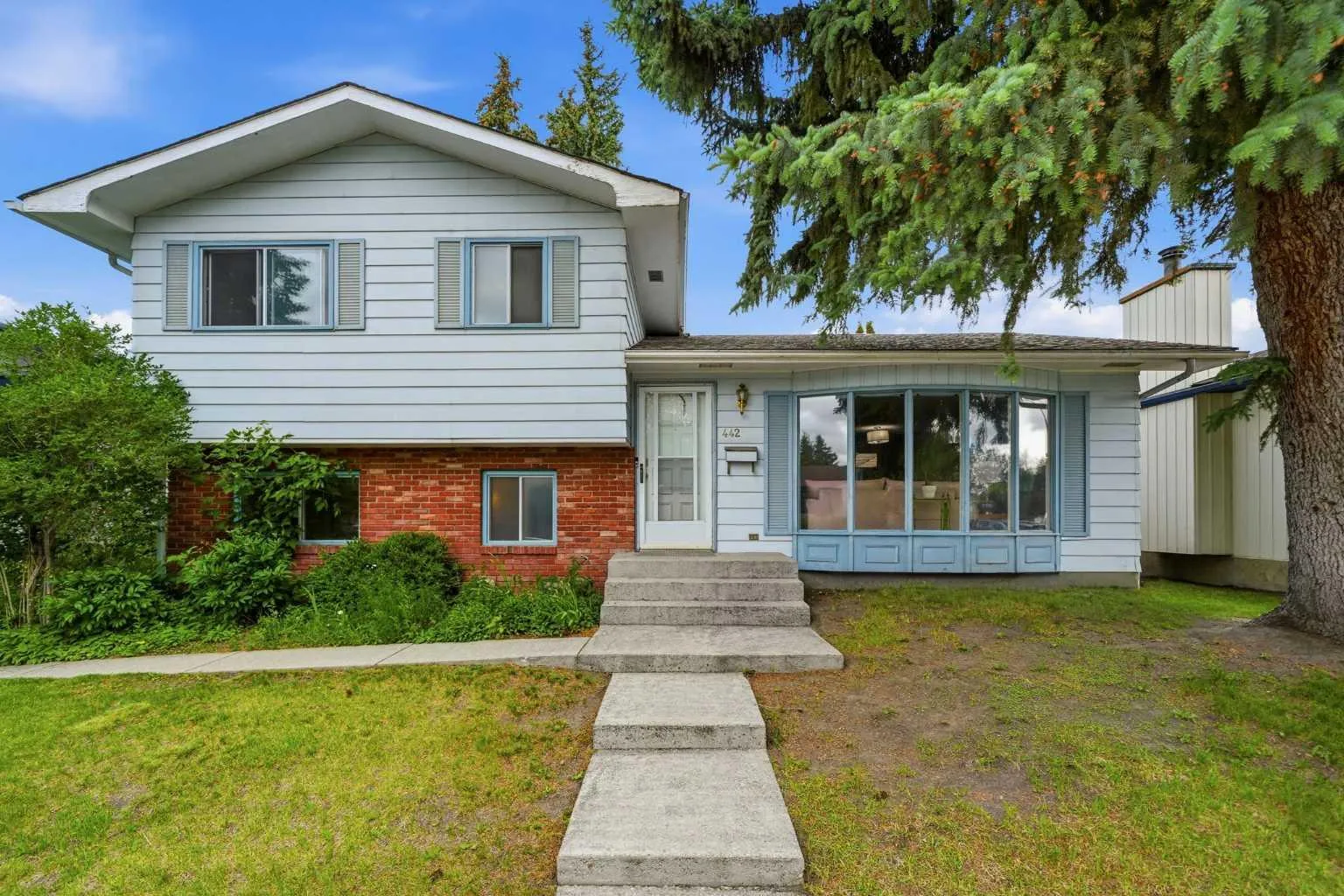 442 Queensland Se Place, Calgary