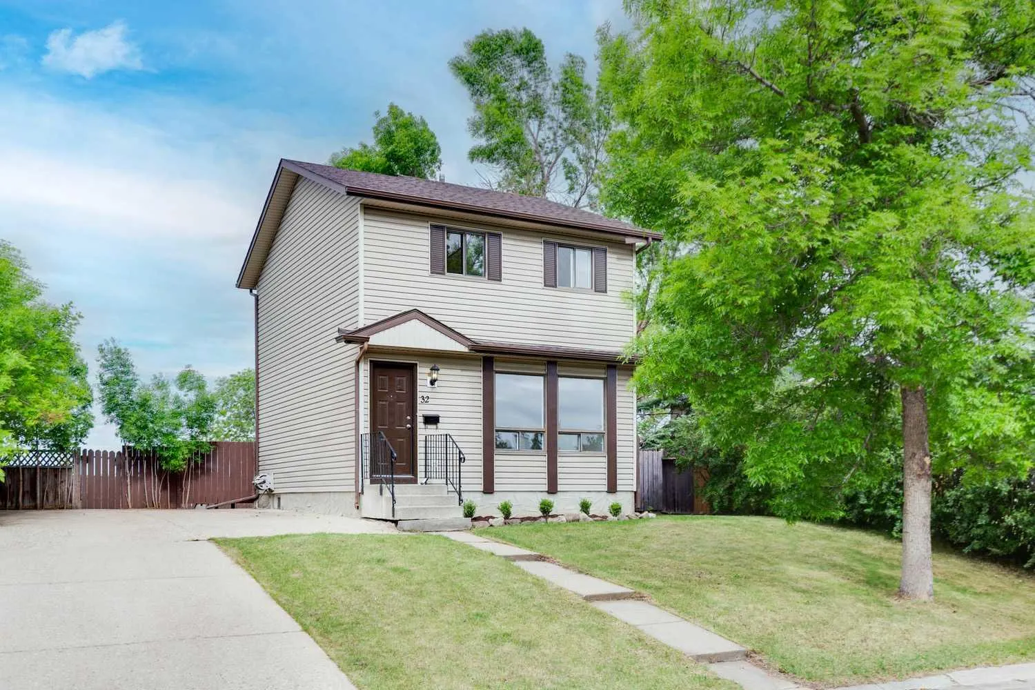 32 Castleglen Ne Way, Calgary