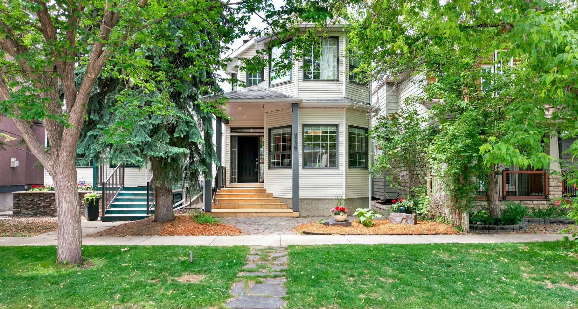 923b 4a Nw Street, Calgary