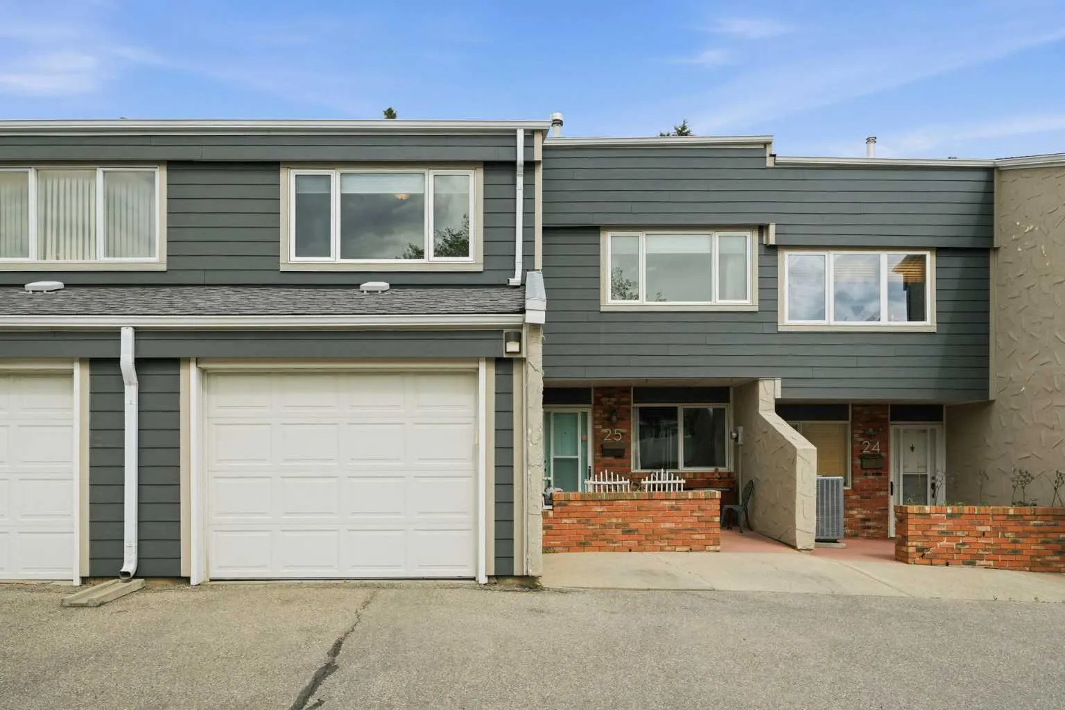 228 Theodore Nw Place Unit 25, Calgary