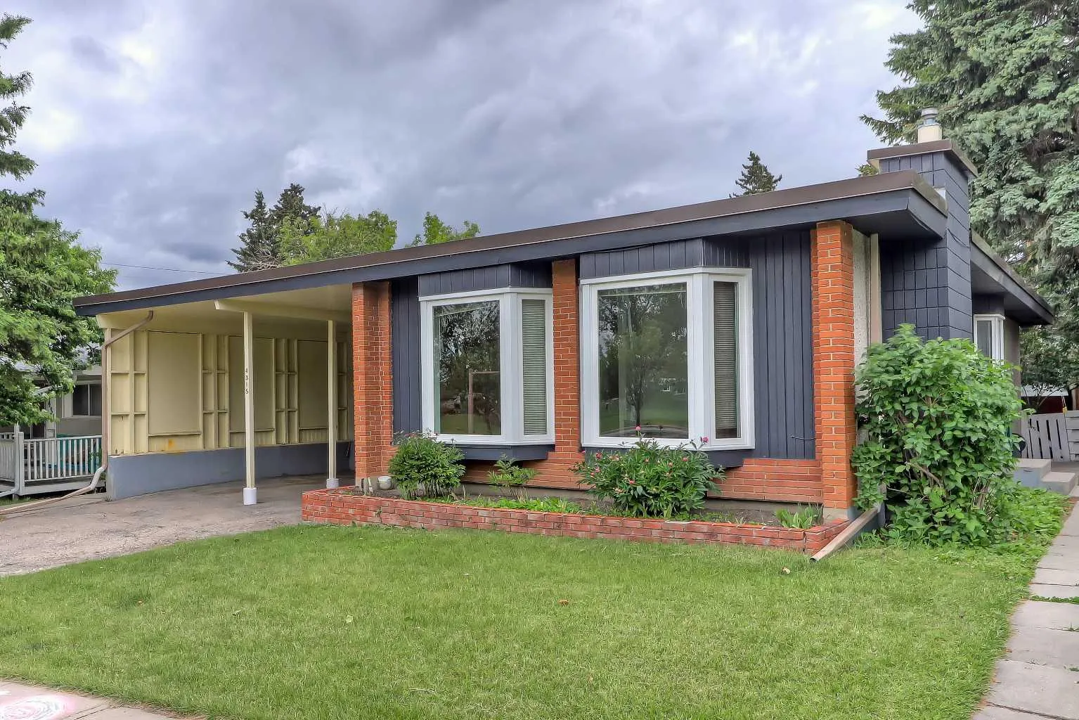 4315 Charleswood Nw Drive, Calgary