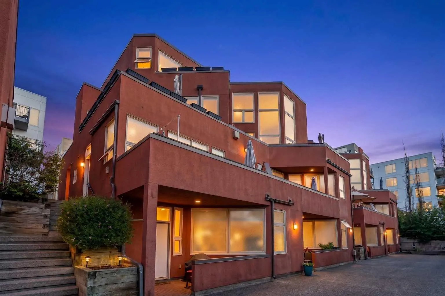 718 5 Ne Street Unit 303, Calgary