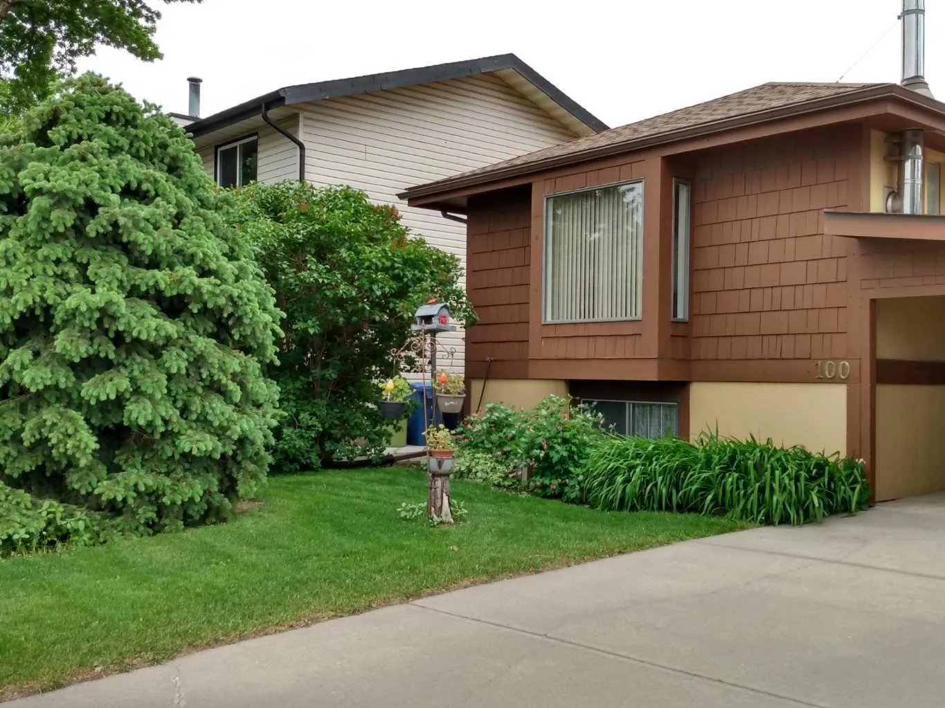 100 Doverglen Se Crescent, Calgary