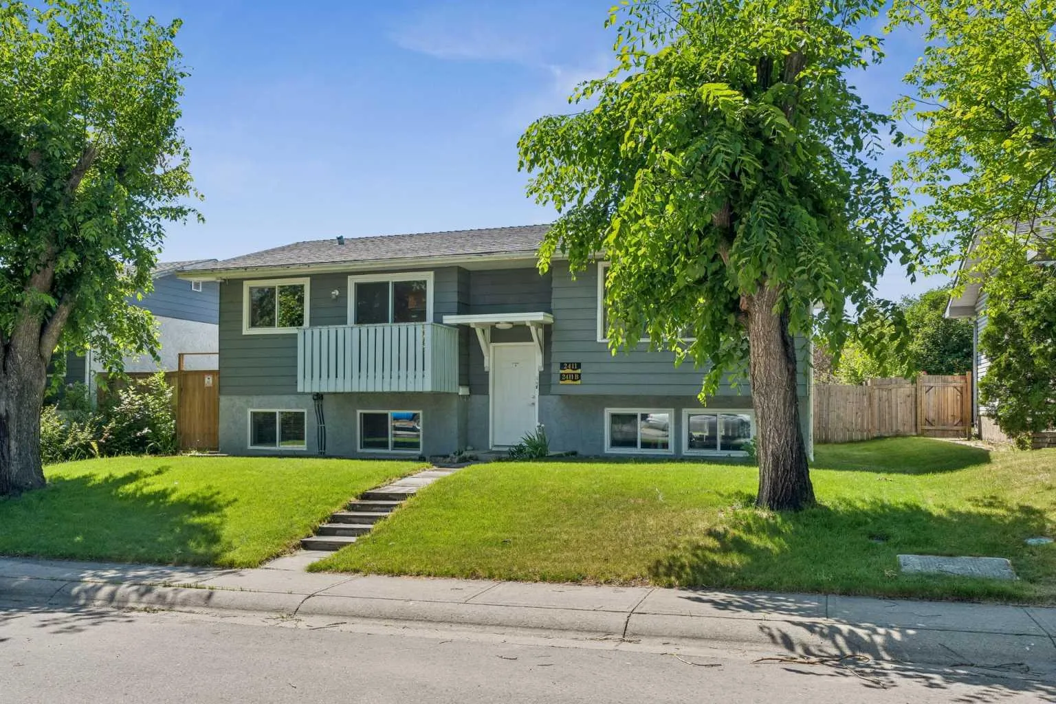 2411 51 Ne Street, Calgary