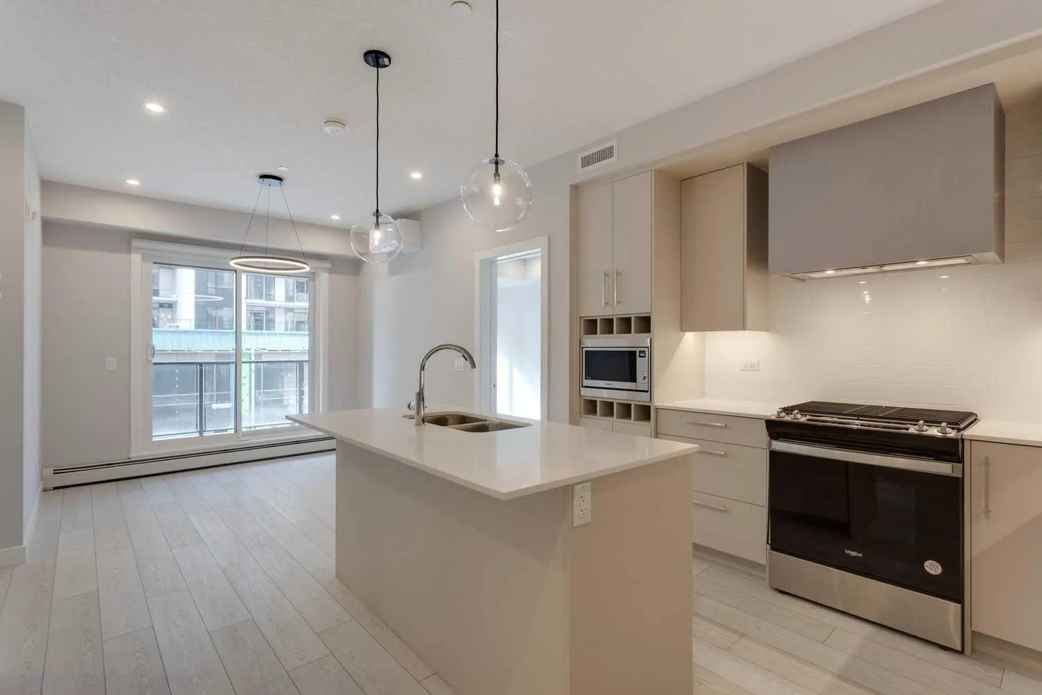 8370 Broadcast Sw Avenue Unit 206, Calgary