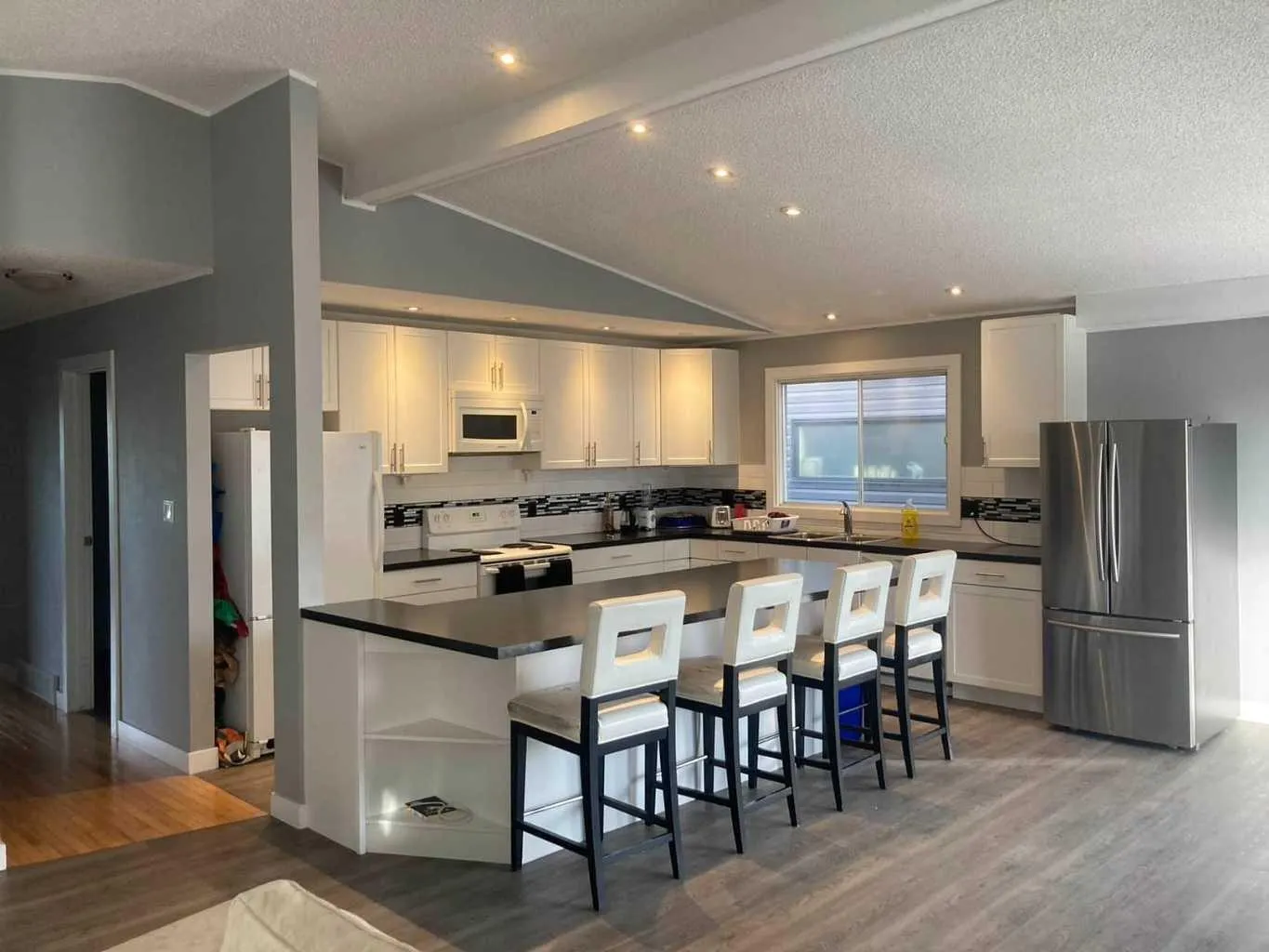 2457 22a Nw Street, Calgary