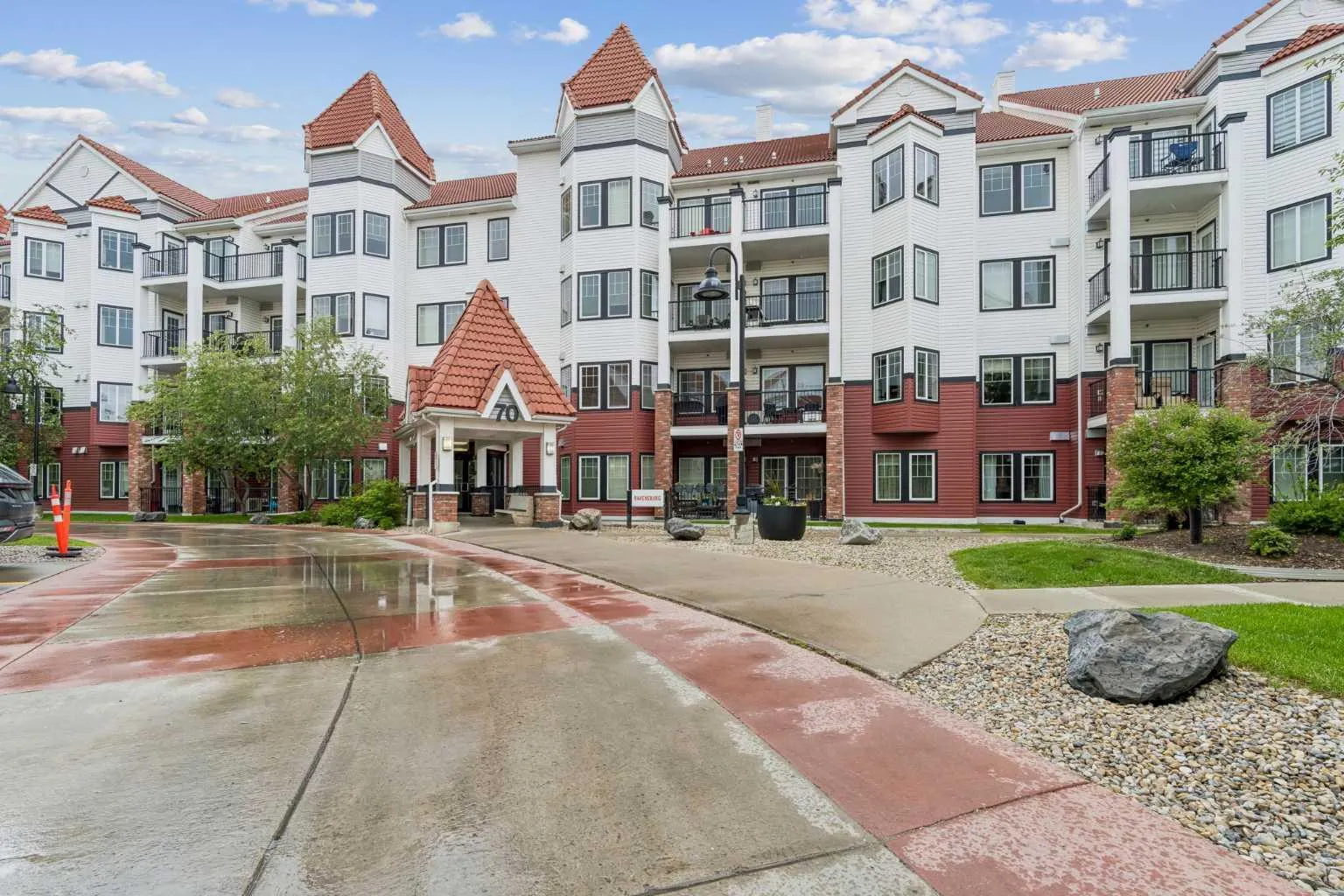 70 Royal Oak Nw Plaza Unit 216, Calgary