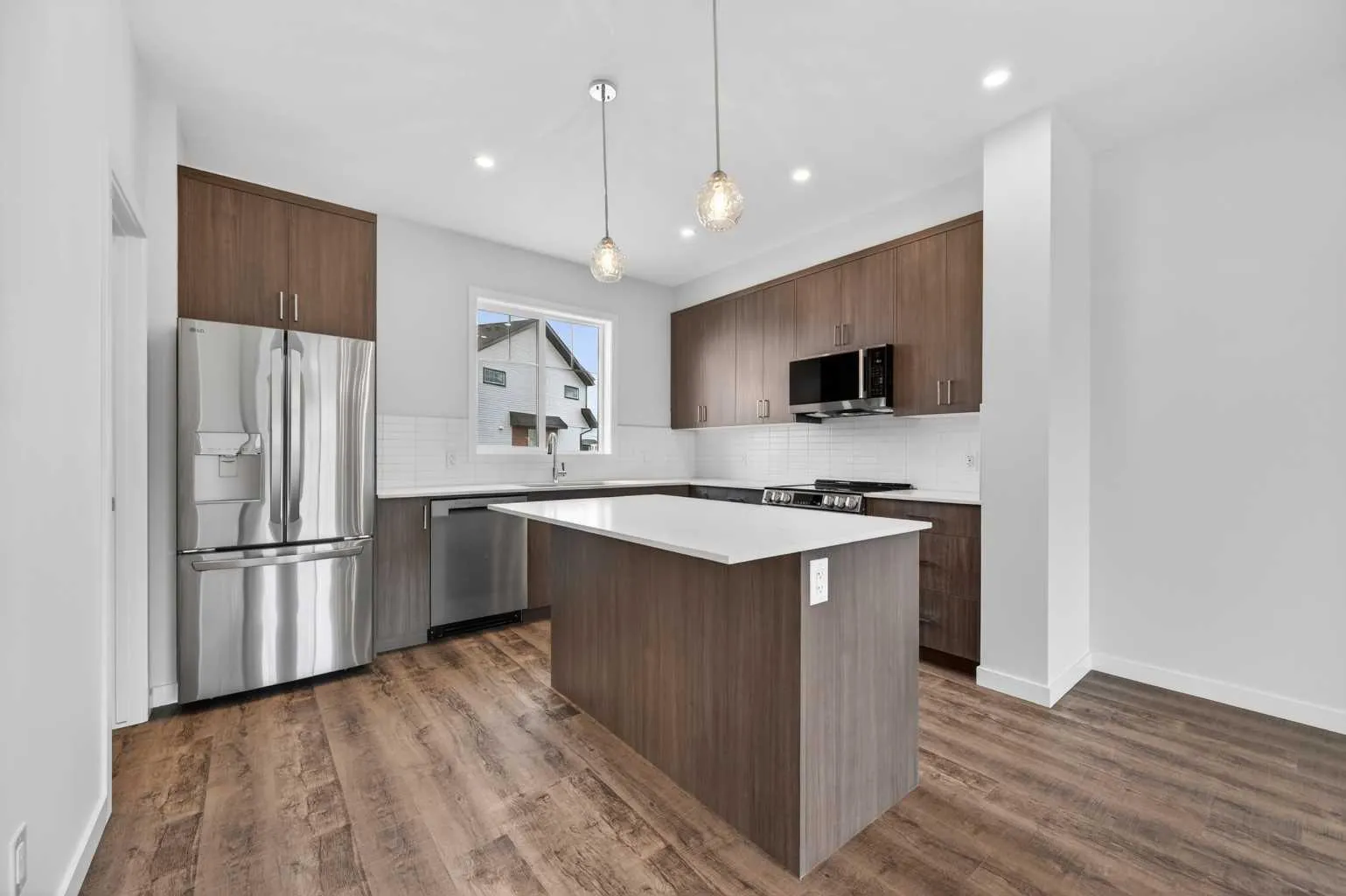 28 Red Embers Ne Plaza Unit 105, Calgary
