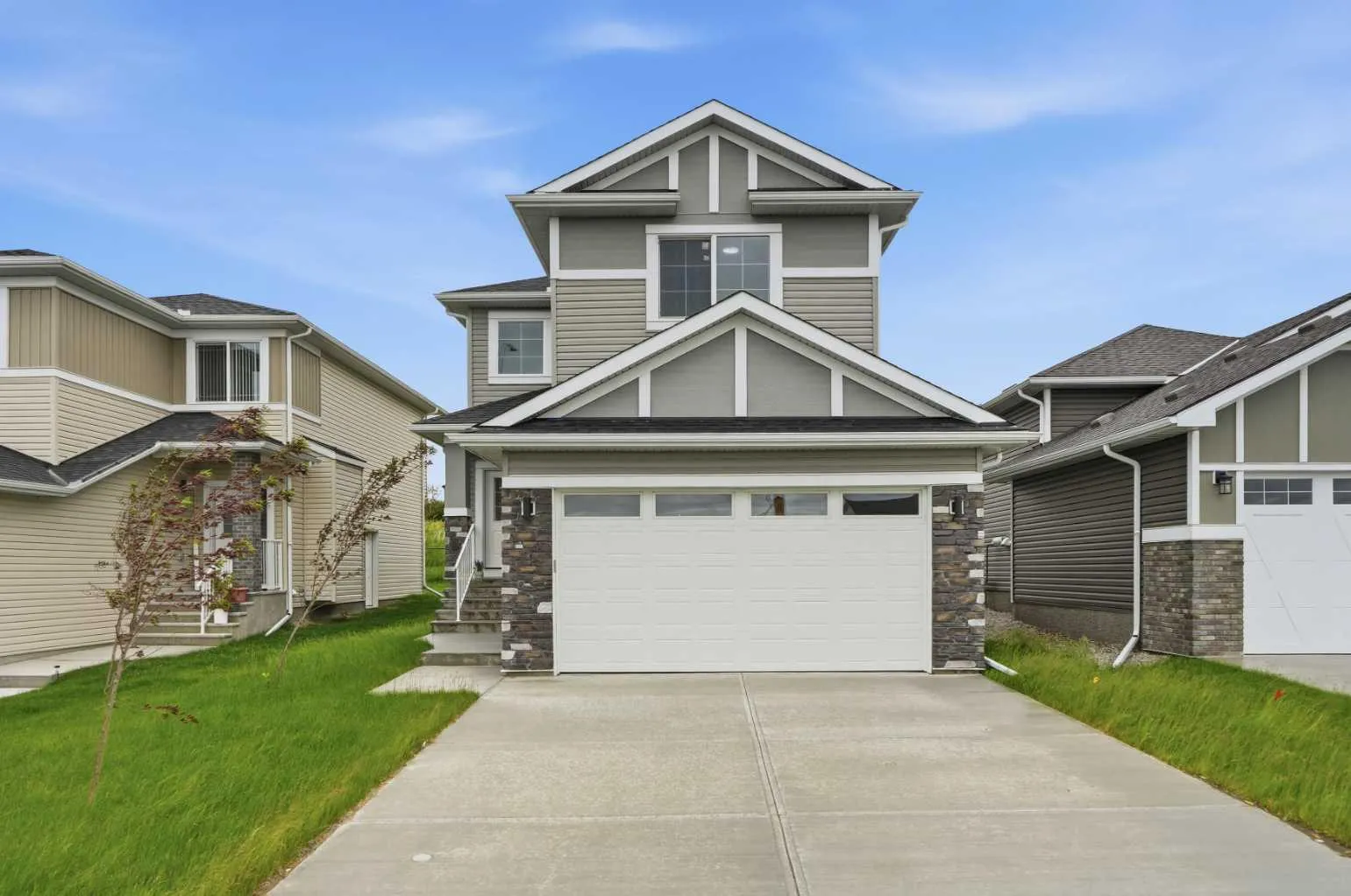 172 Lakewood Circle, Strathmore