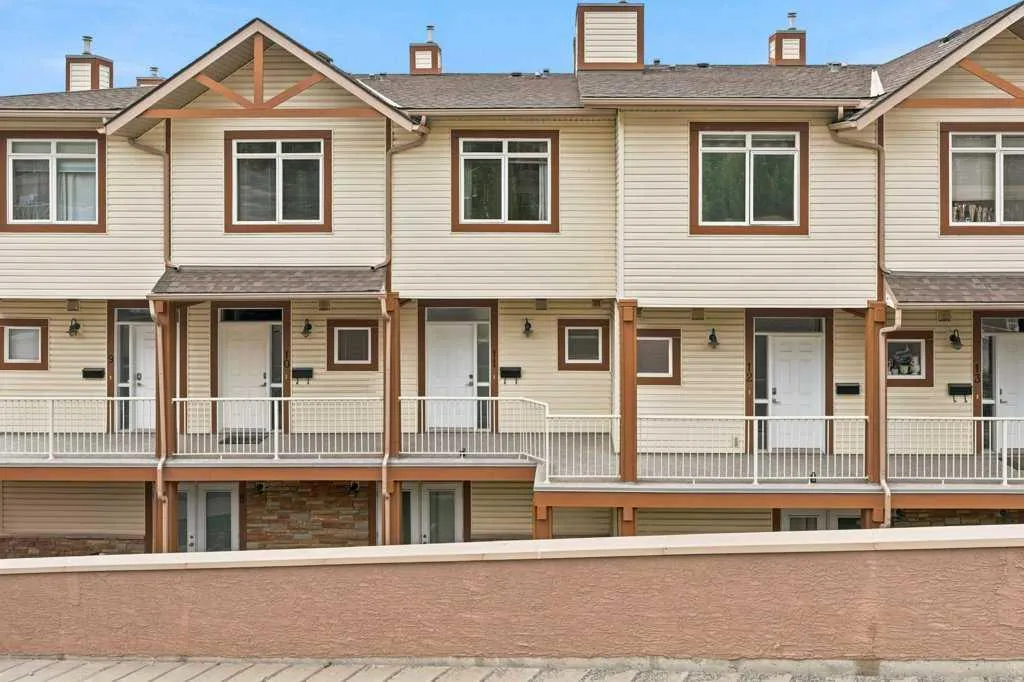 133 Rockyledge Nw View Unit 11, Calgary