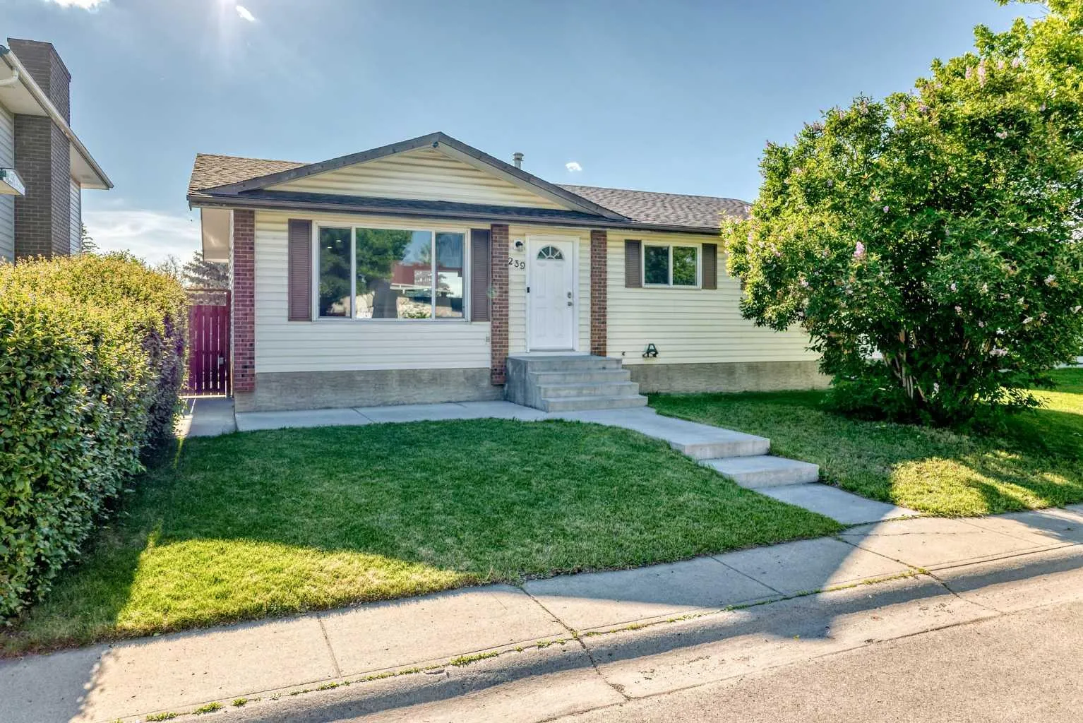 239 Rundleridge Ne Drive, Calgary