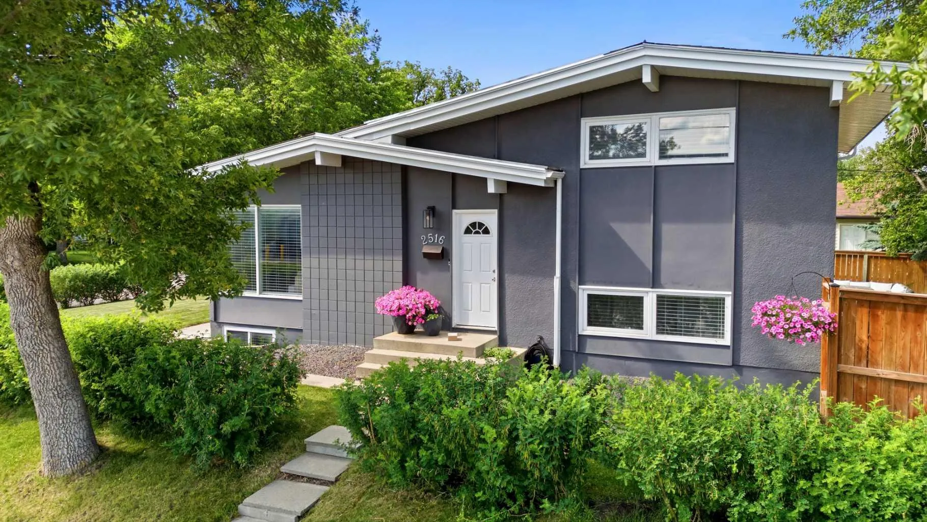 2516 63 Sw Avenue, Calgary