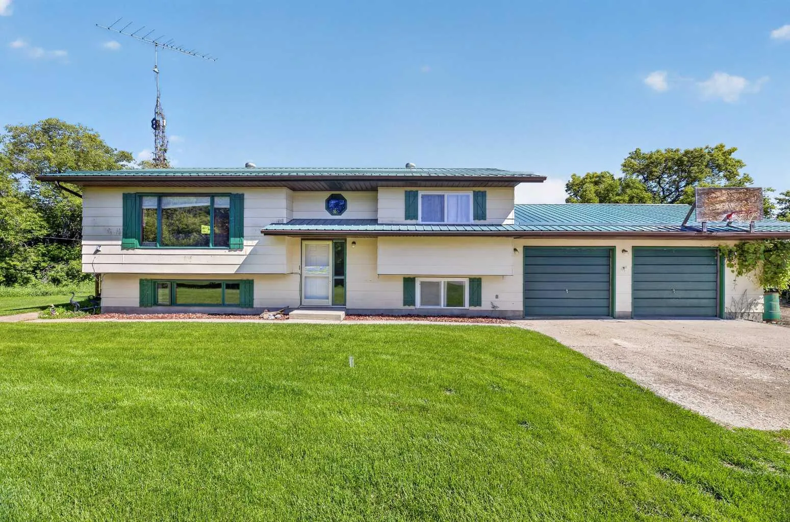 28224 Township Road 334, Mountain View County