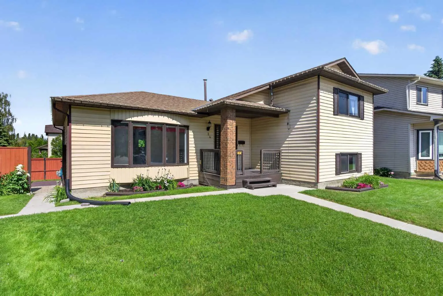 24 Mckenna Se Mews, Calgary