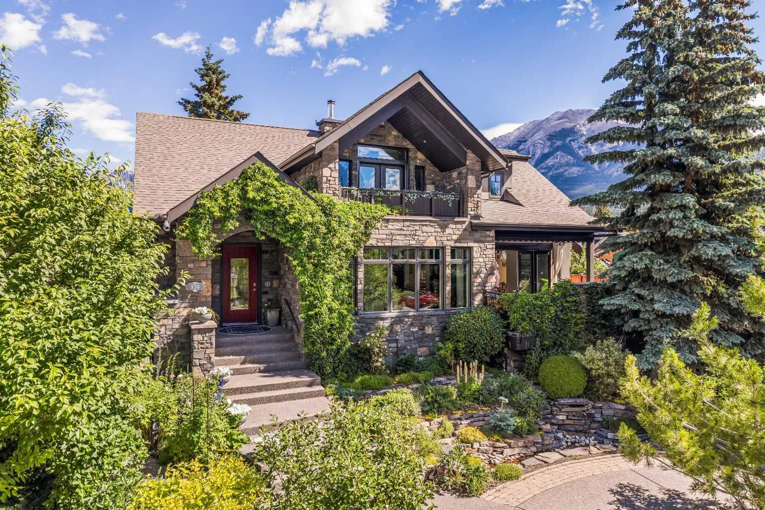 930 9 S Street, Canmore