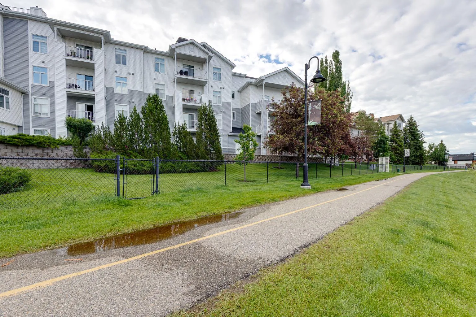 8 Country Village Ne Bay Unit 101, Calgary