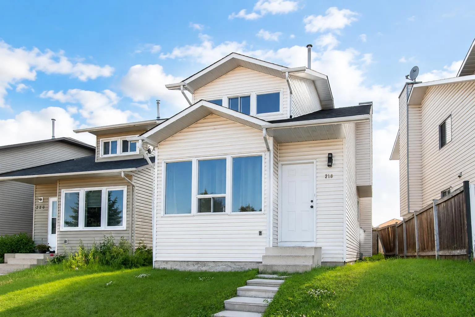 218 Falmere Ne Way, Calgary