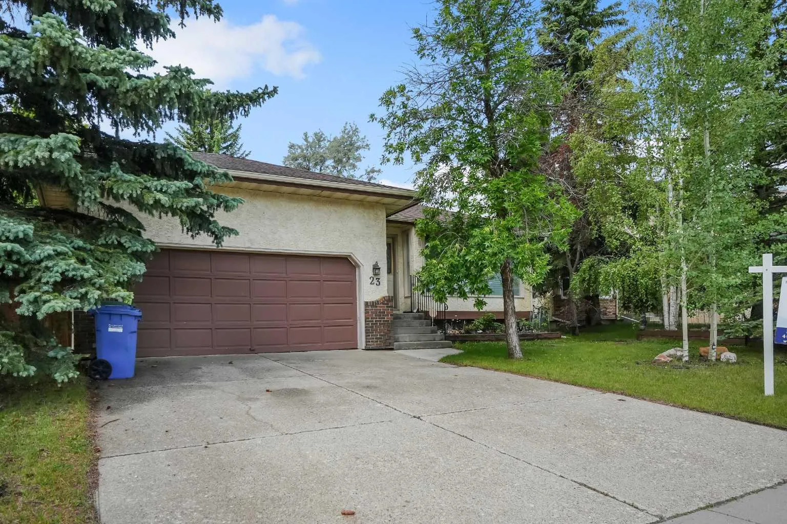 23 Edelweiss Nw Drive, Calgary