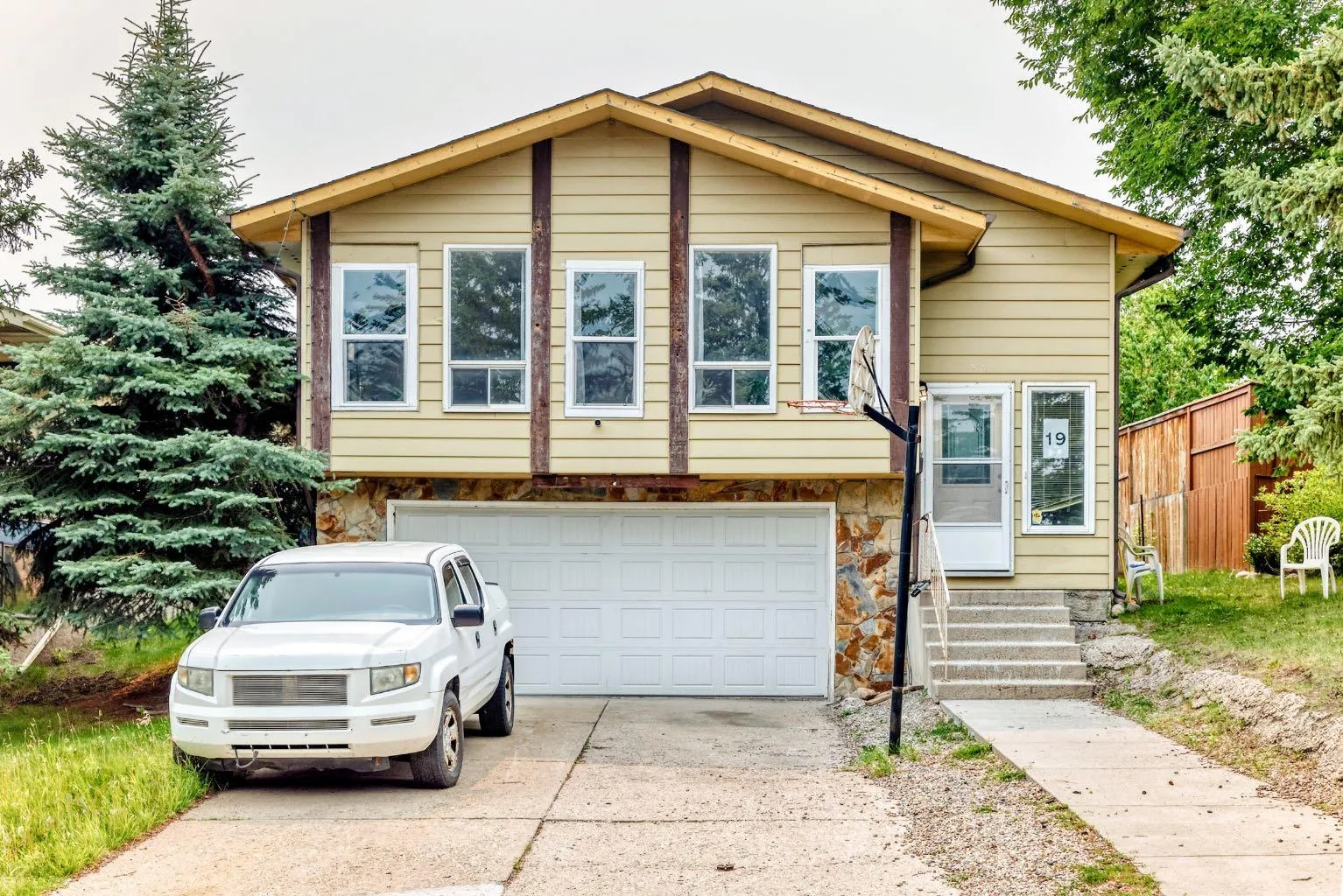 19 Berwick Nw Crescent, Calgary