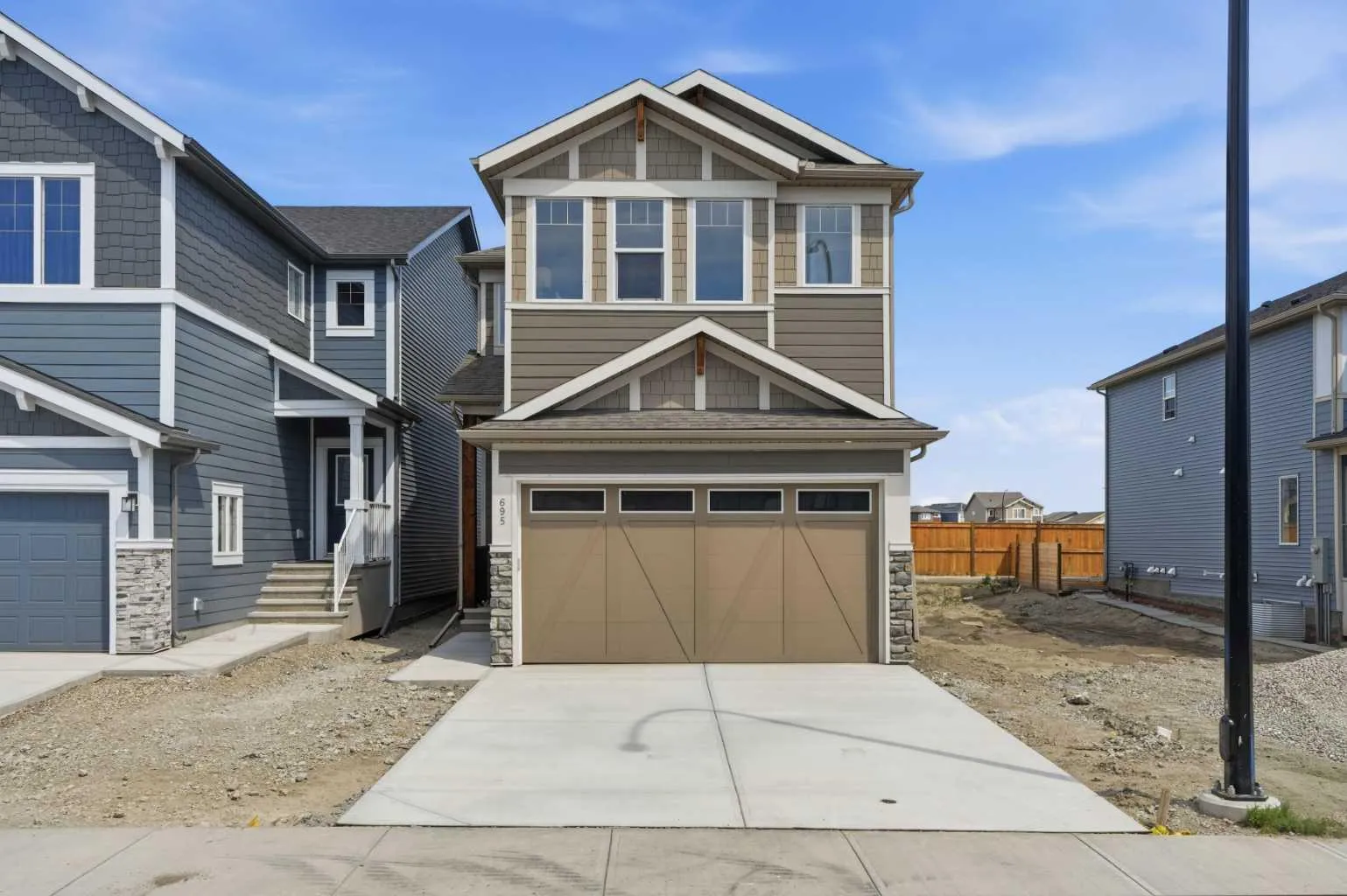695 Buffaloberry Se Manor, Calgary