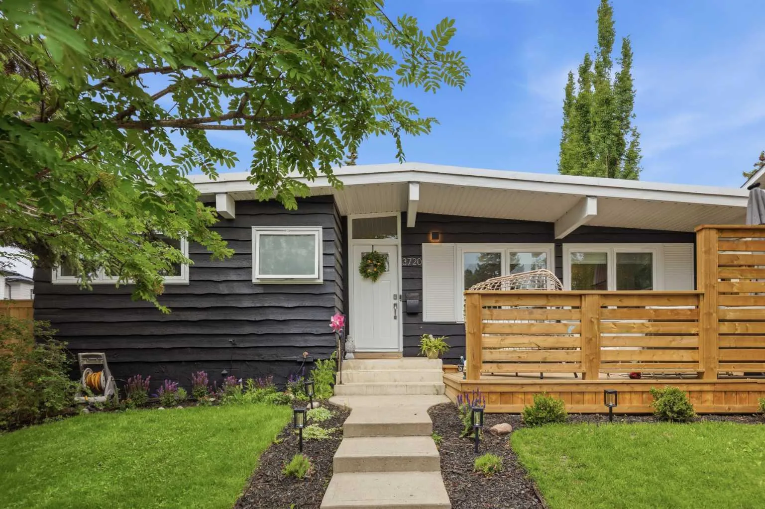 3720 58 Sw Avenue, Calgary