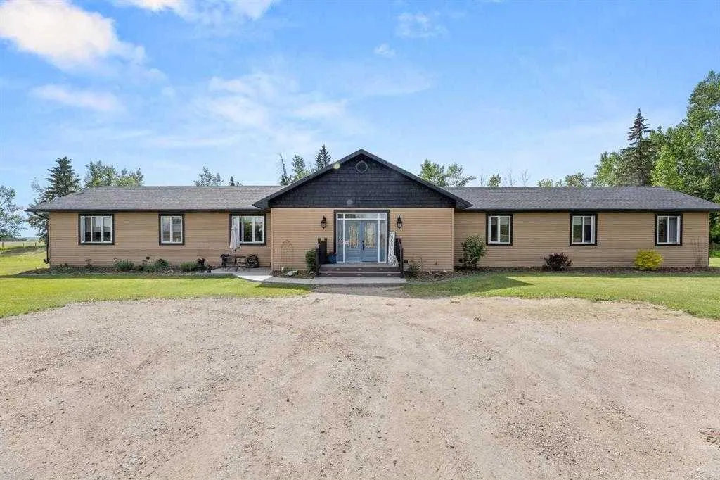28537 Township Road 334, Mountain View County