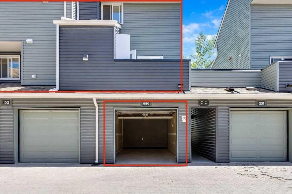 66 Glamis Sw Green Unit 252, Calgary