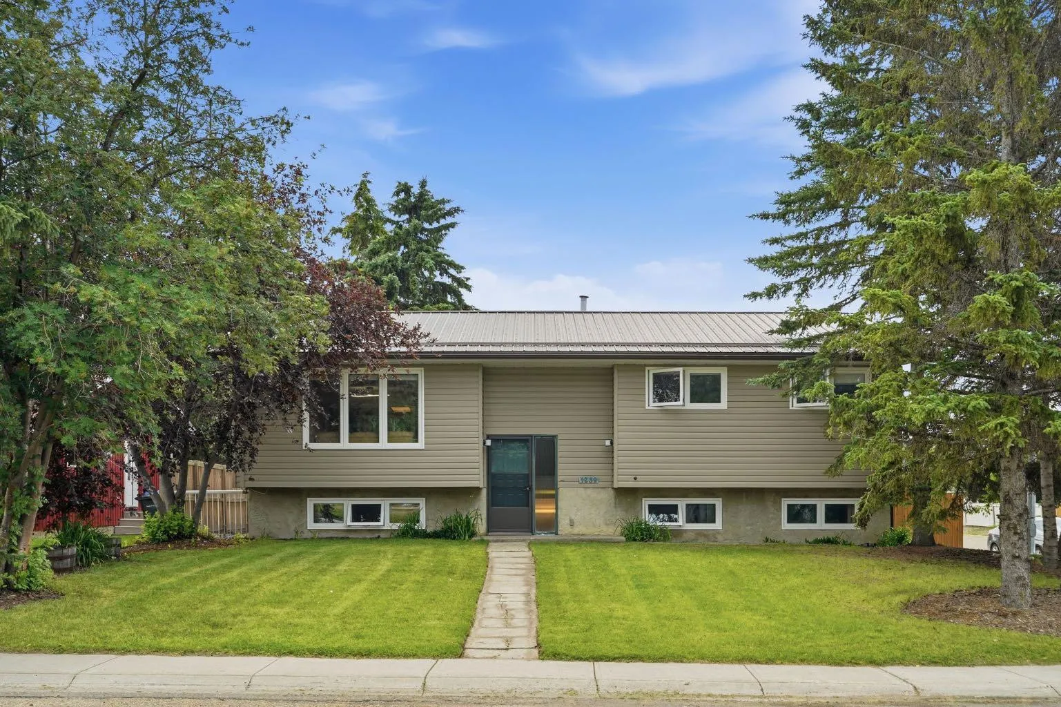 1239 Idaho Street, Carstairs