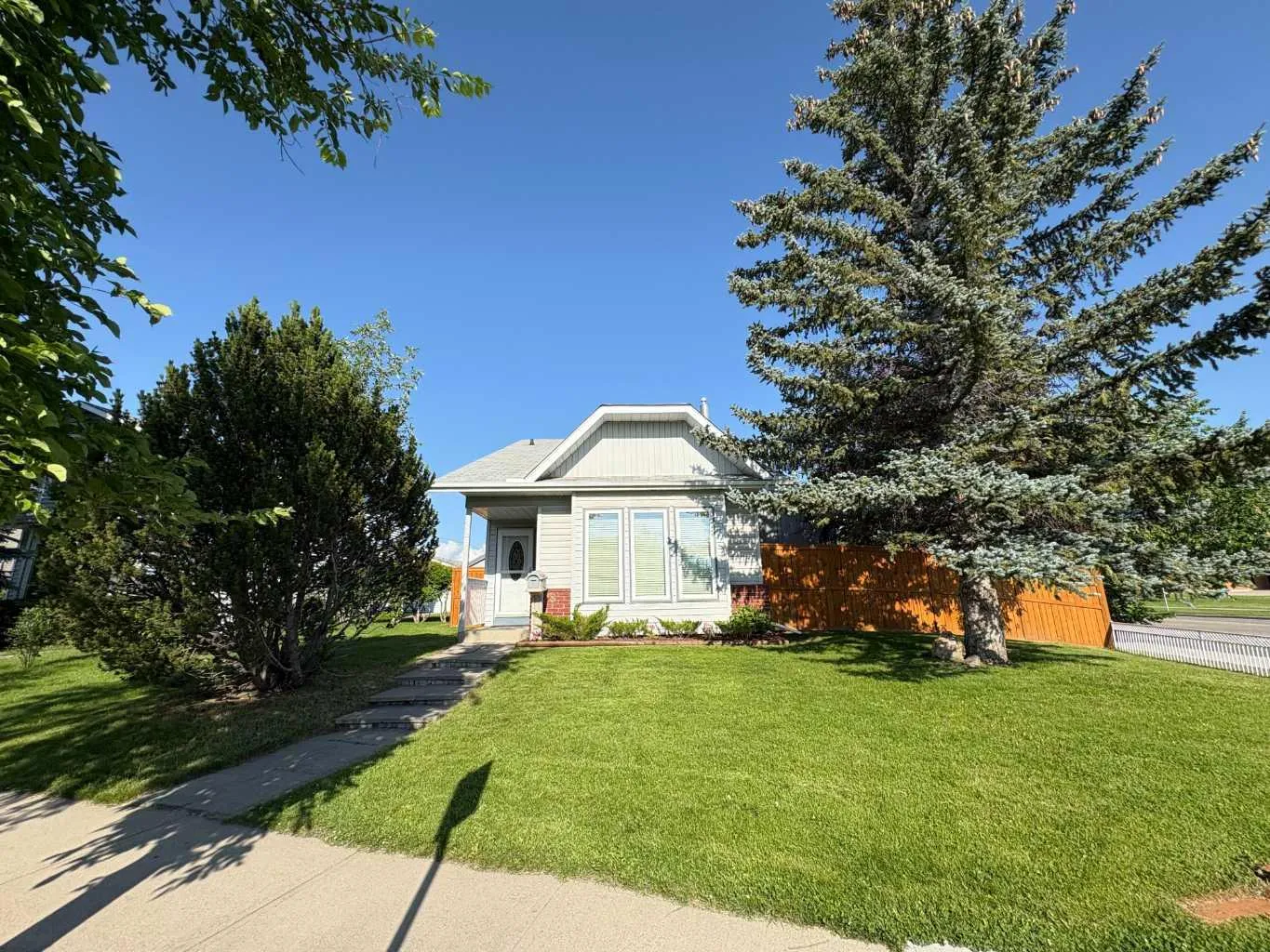 228 Erin Woods Se Drive, Calgary