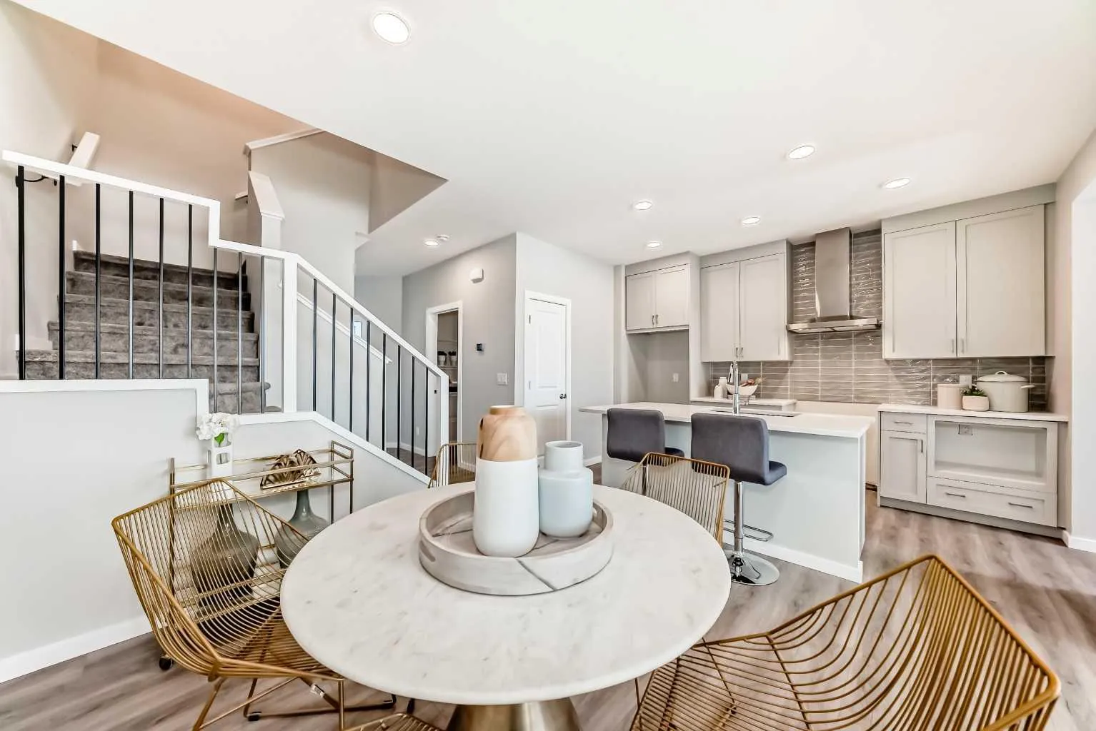 136 Heirloom Se Street, Calgary