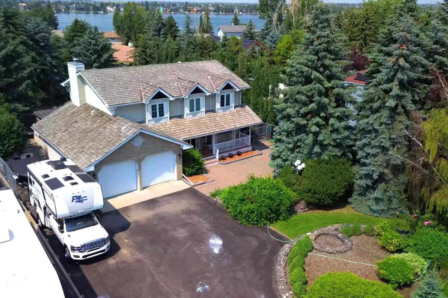 777 East Lakeview Road, Chestermere