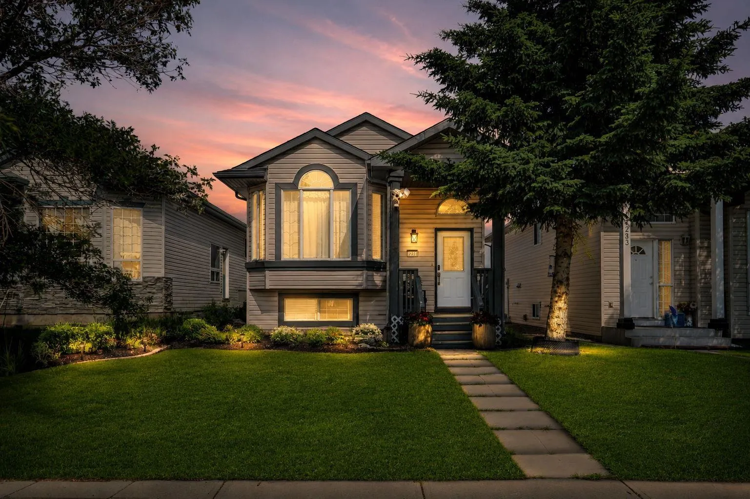 7237 Laguna Ne Way, Calgary