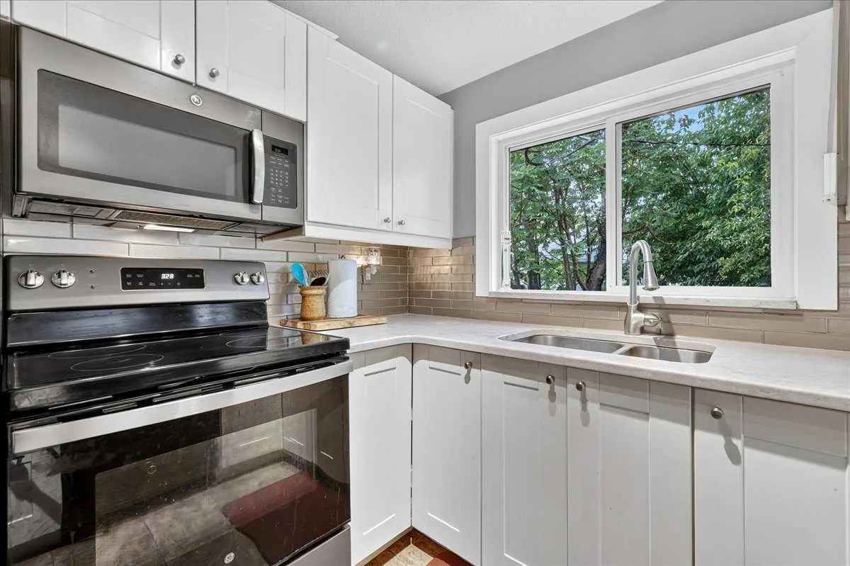 1123 48 Nw Avenue, Calgary