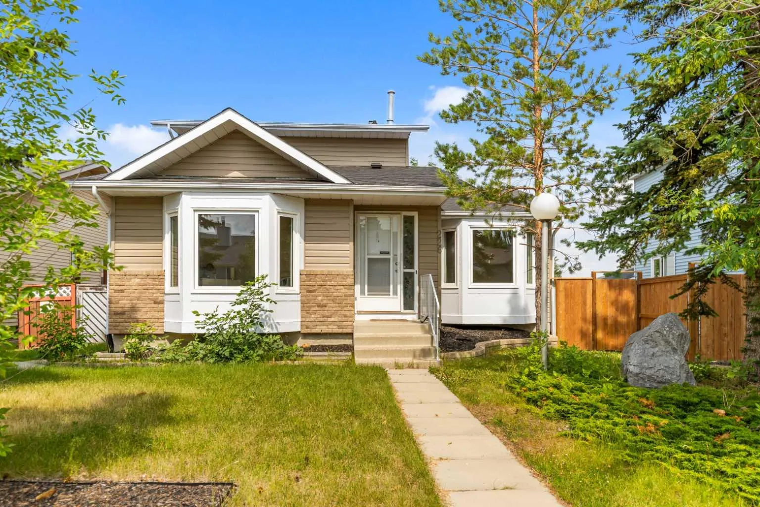 226 Sandstone Nw Drive, Calgary